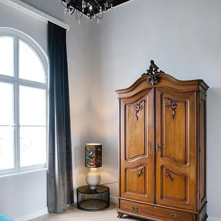Georgi Schloss - Boutique 2*