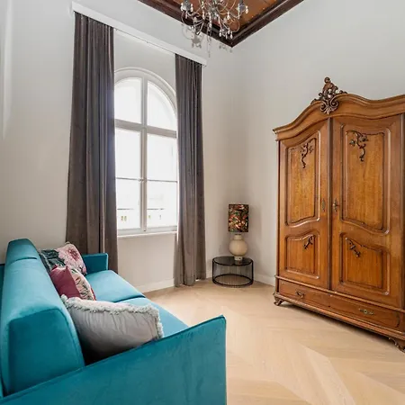 Georgi Schloss - Boutique