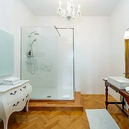 Hotel Georgi Schloss - Boutique